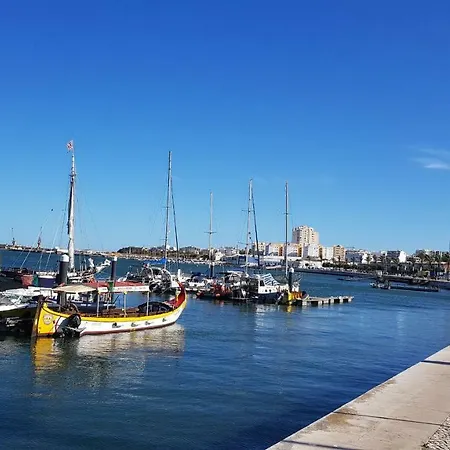 Casa Mercado-5 Min. Da Rocha דירה